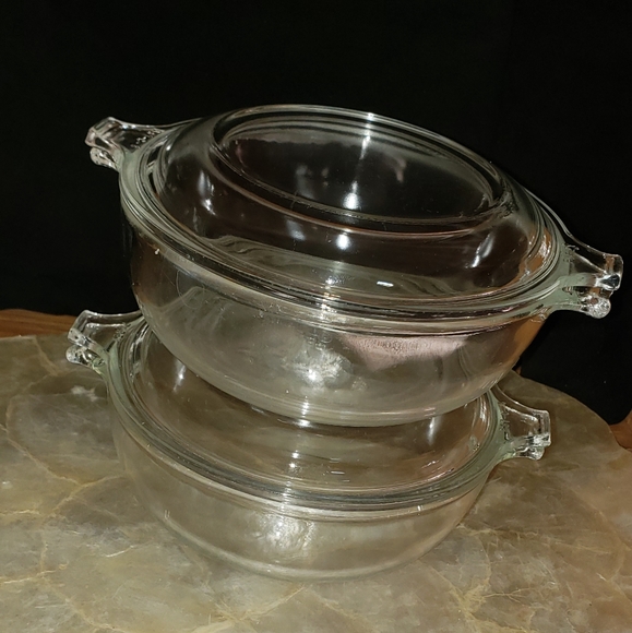 Pyrex  | 2 Pyrex W/ lids - Picture 2 of 5